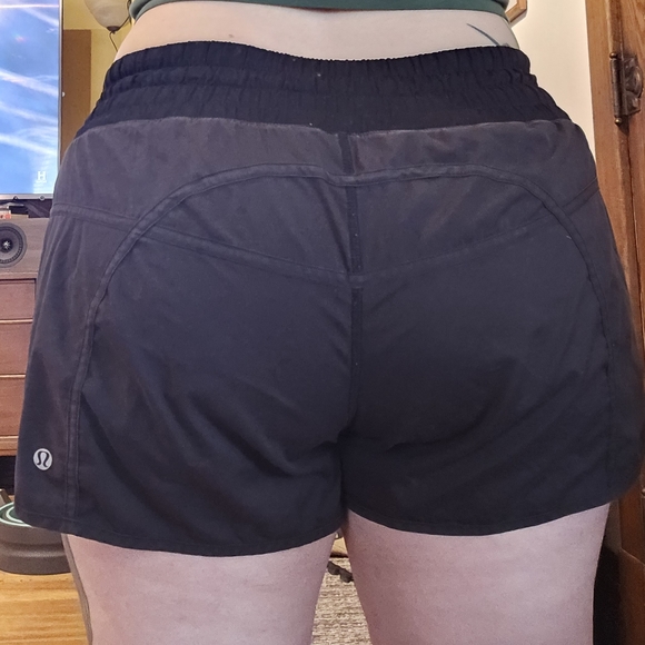 Lululemon Black Low Rise Shorts - Picture 6 of 17